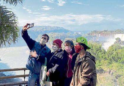 Las cataratas del Iguazú ya abrieron para la población local