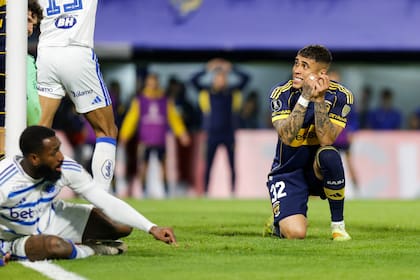 Ayrton Costa en la Bombonera tras la chance perdida para Boca