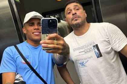 Ayrton Costa junto con Hernán Costa, el hombre asesinado en Quilmes cuando le robaron su moto