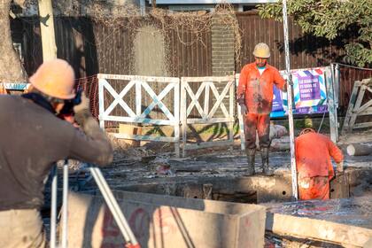 AYSA realiza obras de cloacas y agua potable en el partido de Tigre, Rincon de Milberg, avenida De los Bosques y Williams