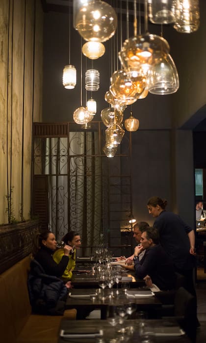 Azafrán y un clima intimista para volverse un punto obligado de encuentro en Mendoza