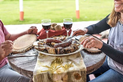 Azcuénaga es ideal para desconectar y conocer sabores locales.