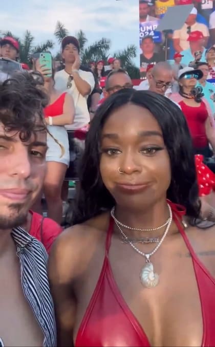 Azealia Banks durante el mitin de Trump en Florida