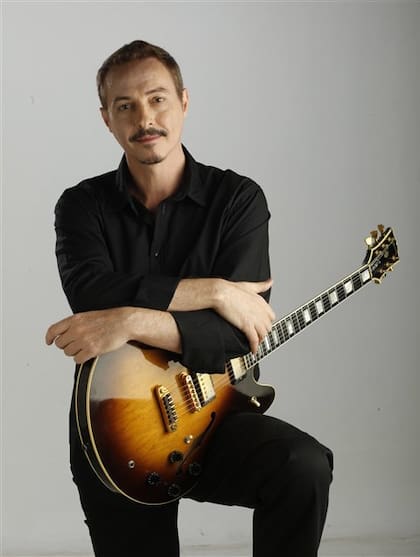 Aznar, a contraluz y con un disco de contrastes