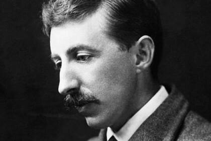 E.M. Forster comenzó a escribir ficción en el Kings College de Cambridge, donde primero estudió Literatura Clásica y luego Historia (1897-1901). 