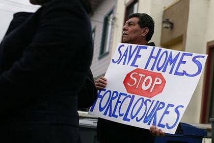 Aaron Glantz propone inspirarse en la manera en que el presidente de EE. UU. Franklin Roosevelt resolvió la crisis habitacional en los años 30.