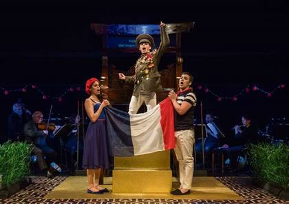 Ba Ta Clan, en su primera versión, en escenario pequeño y con orquesta reducida