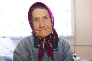 Guerra en Ucrania: escapar a los 82 años