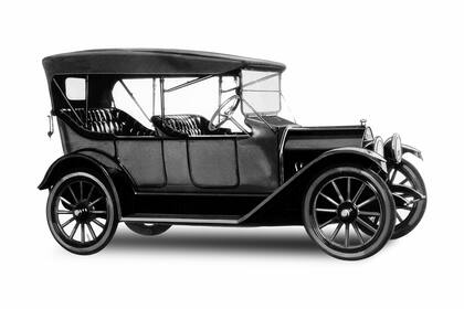 Baby Grand. El primer Chevrolet, el H-4 Baby Grand (Classic Six) 1914, con motor 4 cilindros en línea 2.8L de 24 HP