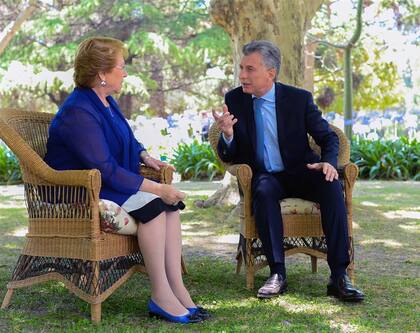 Bachelet y Macri conversaron en los jardines de la residencia de Olivos