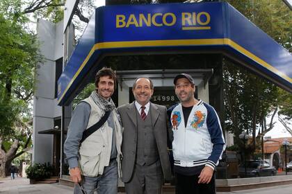 La sucursal del Banco Río, con su grafia de la época, reconstruida para el rodaje del film de Ariel Winograd