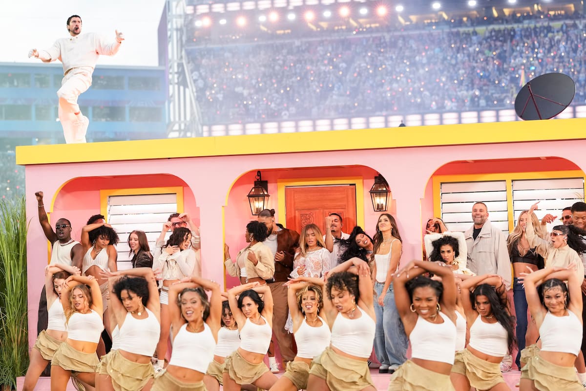 Argentinos Diseñan el Interior de la Casita de Bad Bunny para el Super Bowl: La Fascinante Historia Detrás del Escenario Mítico 1 Argentinos Diseñan el Interior de la Casita de Bad Bunny para el Super Bowl: La Fascinante Historia Detrás del Escenario Mítico