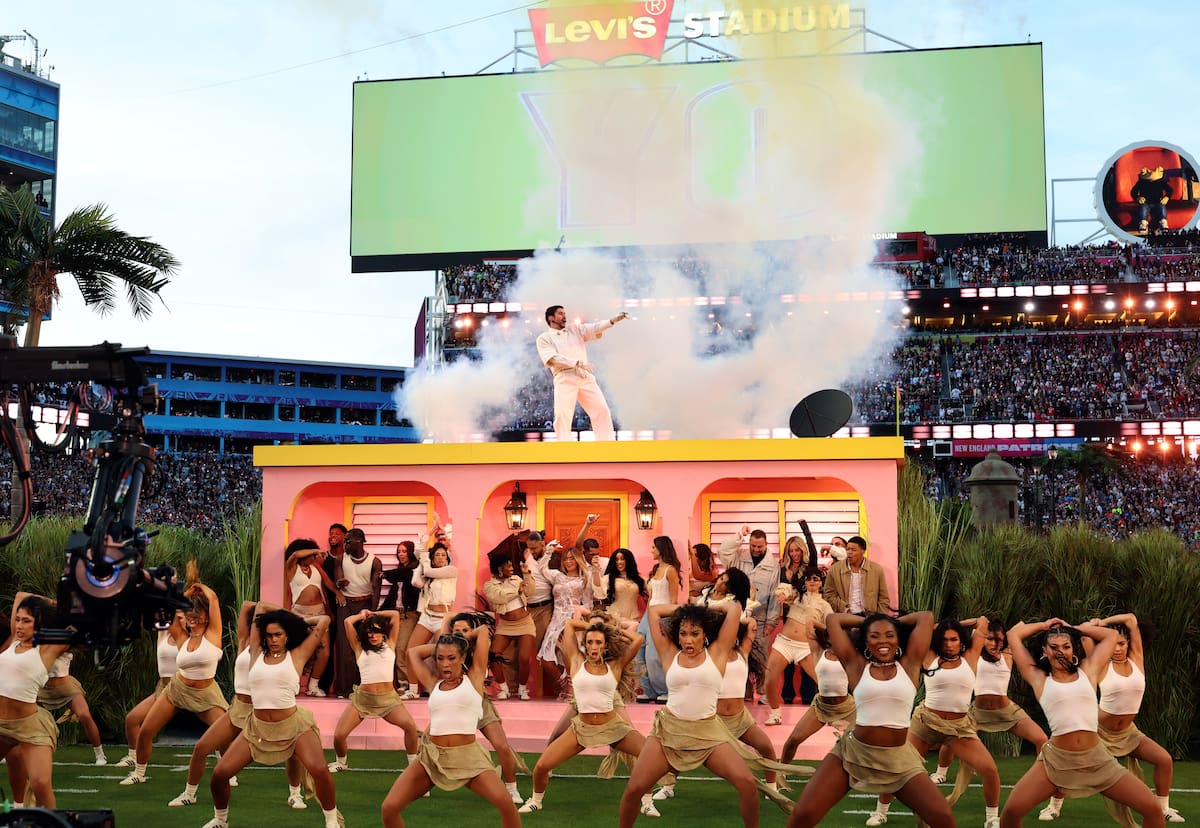 La Casita de Bad Bunny: Descubre la Historia del Escenario Legendario de sus Shows en el Super Bowl 1 La Casita de Bad Bunny: Descubre la Historia del Escenario Legendario de sus Shows en el Super Bowl