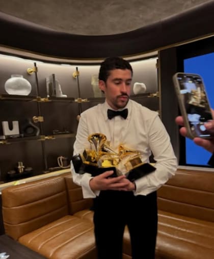 Bad Bunny, ganador de tres Premios Grammy, es el encargado de amenizar el medio tiempo (Instagram/@badbunnypr)