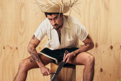 Bad Bunny ha utilizado el sombrero jíbaro en diferentes ocasiones para hacer referencia a su tierra natal
(Foto: Instgram/@badbunnypr)