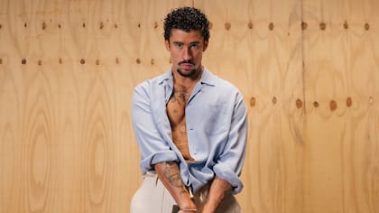 Bad Bunny necesita a personas que midan al menos 1,78 metros para su espectáculo de medio tiempo en el Super Bowl LX (Facebook/Bad Bunny)