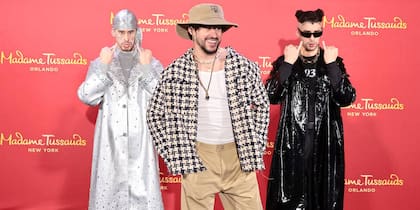 Bad Bunny se sorprendió al revelar las figuras de cera para Madame Tussauds en New York y Orlando (Crédito: AFP)