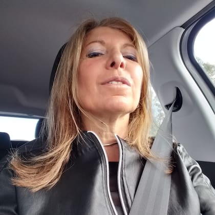 Baez también cantó en la cortina musical de los programas Almorzando con Mirtha Legrand y Bricolage, de Utilísima
