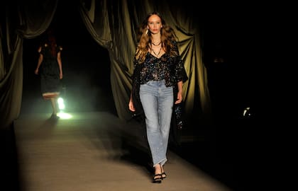 Rapsodia fue la marca encargada de abrir la Semana de la Moda en Buenos Aires en La Rural