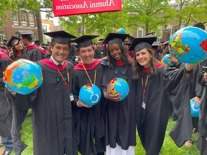 Graduados argentinos cuentan cómo es cursar en la universidad más prestigiosa del mundo - LA NACION