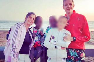 Aislados, así vive la pareja que abandonó a dos mellizos adoptivos en una comisaría