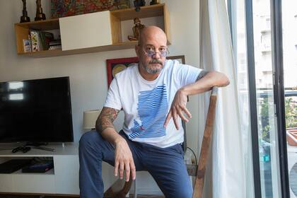 Después de 18 años, el Bahiano dejó Los Pericos en 2004. Aún hoy en la calle lo siguen involucrando con la banda en la que supo ser el frontman