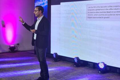 Baiju Shah: “Tenemos que dejar de ver a la inteligencia artificial como solo una tecnología y pensarla como una nueva forma de trabajar"