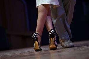 “Bailar tango hace bien”: los beneficios desconocidos que genera en la salud emocional de quienes se animan a tomar clase