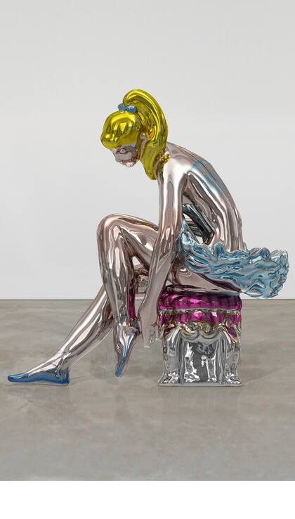 Bailarina es la primera escultura de Koons que se exhibe en un espacio público en la Argentina. Fue adquirida por Eduardo Costantini para el complejo residencial Oceana Bal Harbour, en Miami