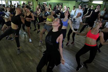 Bailarines asisten al ensayo anual con el coreógrafo Bill Goodson