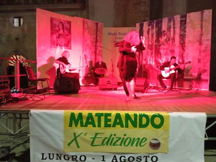 Baile de tango en la fiesta del mate 2024