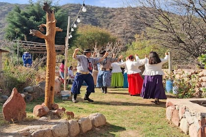 Bailes folklóricos en el museo Yuyari Huasi, de La Rioja