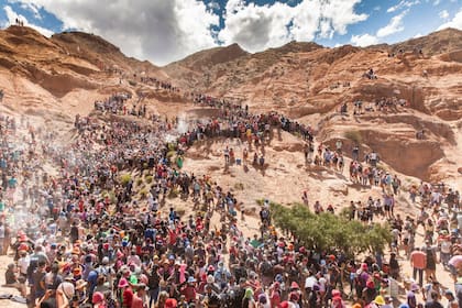 El Carnaval de Humahuaca, en la bajada de los cerros en Uquía