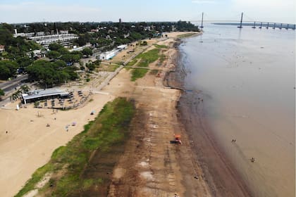 Según informes del Instituto Nacional del Agua (INA), el nivel del río Paraná seguirá “en situación de bajante” e, incluso, por debajo de la línea de “aguas bajas” hasta, al menos, marzo