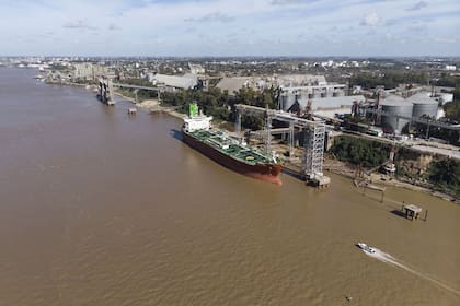 Operan desde el Gran Rosario al océano casi 4.500 buques en el año por la Hidrovía
