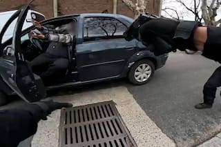 Bajó a hacer una entrega y le robaron el auto: el video de la impactante persecución por las calles porteñas