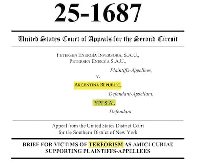 Bajo el formato denominado amicus curiae (amigo de la corte), un grupo de familiares de víctimas de terrorismo se presentó a favor de los demandantes ante la Corte de Apelaciones del Segundo Circuito de Nueva York