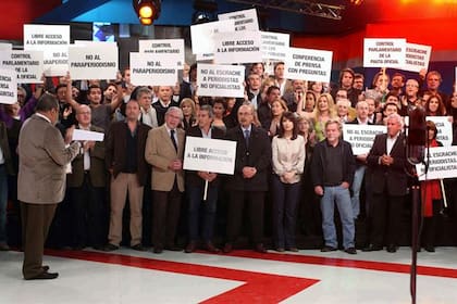 Bajo el lema "¡Queremos preguntar!", Lanata convocó a un centenar de periodistas para reclamar durante el kirchnerismo el acceso a conferencias de prensa