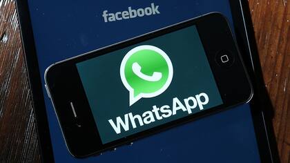 Bajo el mando de Facebook, WhatsApp no incorporó avisos publicitarios, y ahora dejará de cobrar el abono anual de 1 dólar