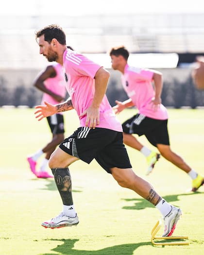 Bajo el sol de la Florida, Messi encabeza los movimientos en la práctica