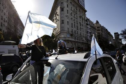 Bajo la consigna #19S, en las redes sociales se llamó a protestar desde las 16 horas