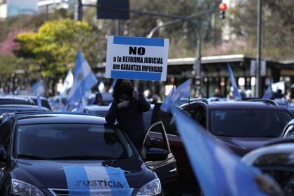 Bajo la consigna #19S, en las redes sociales se llamó a protestar desde las 16 horas