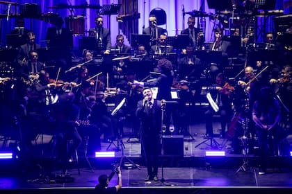 Bajo la dirección del maestro Tami Daniel Rueda–Blanco, y contabilizando un total de 61 músicos en escena, la Orquesta Filarmónica de Medellín se amalgamó a la perfección con NTVG