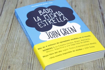 Bajo la misma estrella, la cuarta novela escrita por John Green y un indiscutido best-seller