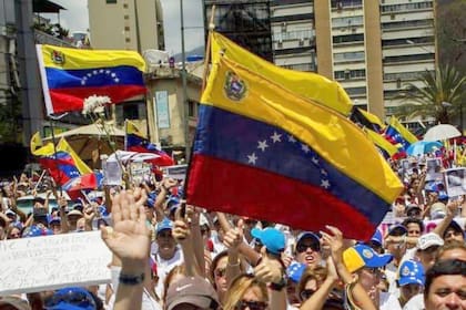 Bajo la proclamación de Trump se suspende el ingreso de nacionales de Venezuela