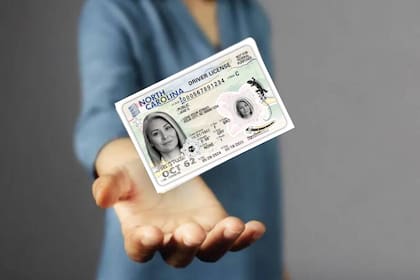 Bajo las leyes estatales, los votantes en Carolina del Norte deben presentar una identificación valida