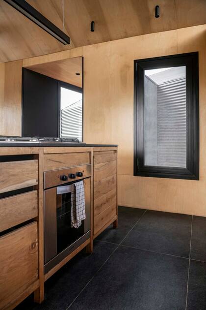 Bajomesadas y alacenas en roble semilla de Eslavonia (Familia Echaide).