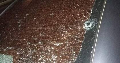 Bala en la luneta trasera del auto de la concejal Cañumil de Pico Truncado