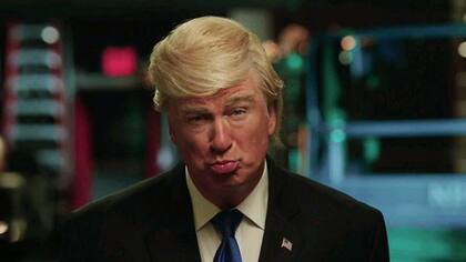 Baldwin caracterizado como el presidente Donald Trump para Saturday Night Live