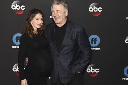 Baldwin posó junto a su mujer, Hilaria, aún embarazada, esta misma semana en la alfombra roja del Fox Network Upfront, en Nueva York